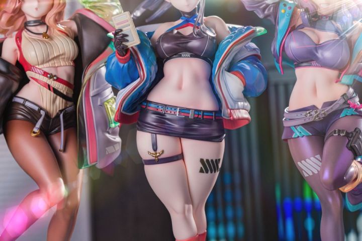 【画像】グリッドマンの六花ちゃんのドスケベ太もも、フィギュアでも限界突破してしまう