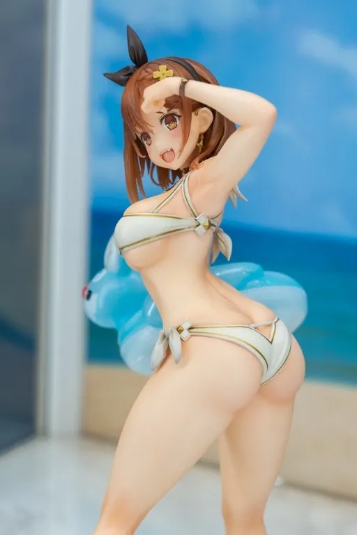 【画像】ライザさん、水着のチョイスがエロすぎる…